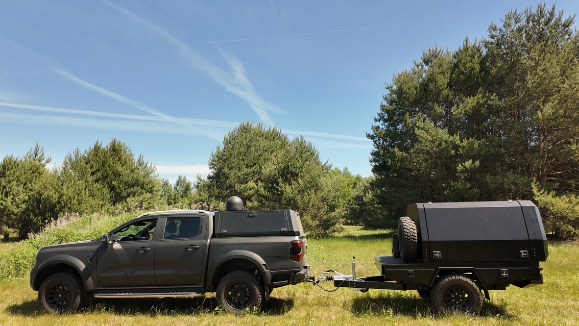 Zestaw pickup + przyczepa modułowa — konfiguracja transportowa